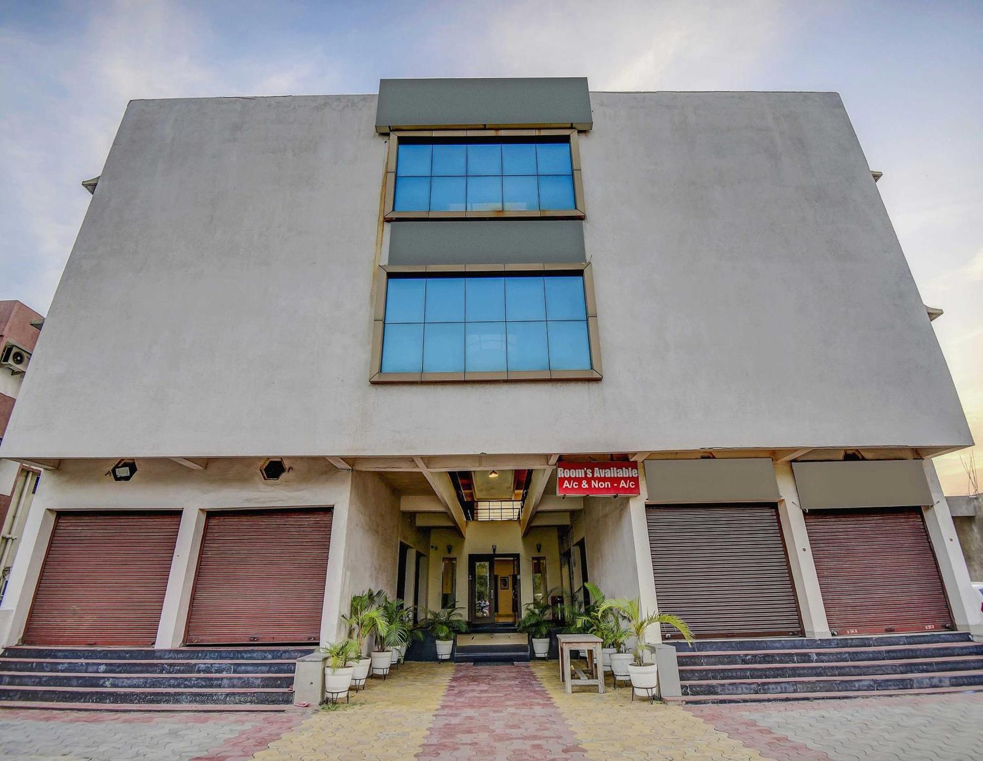Hotel O Plus Corporate One Khapa  Exterior photo